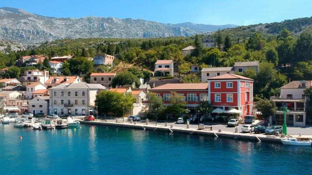 Lux Hotel Pansion in the harbour village of Jablanac on the Adriatic coast